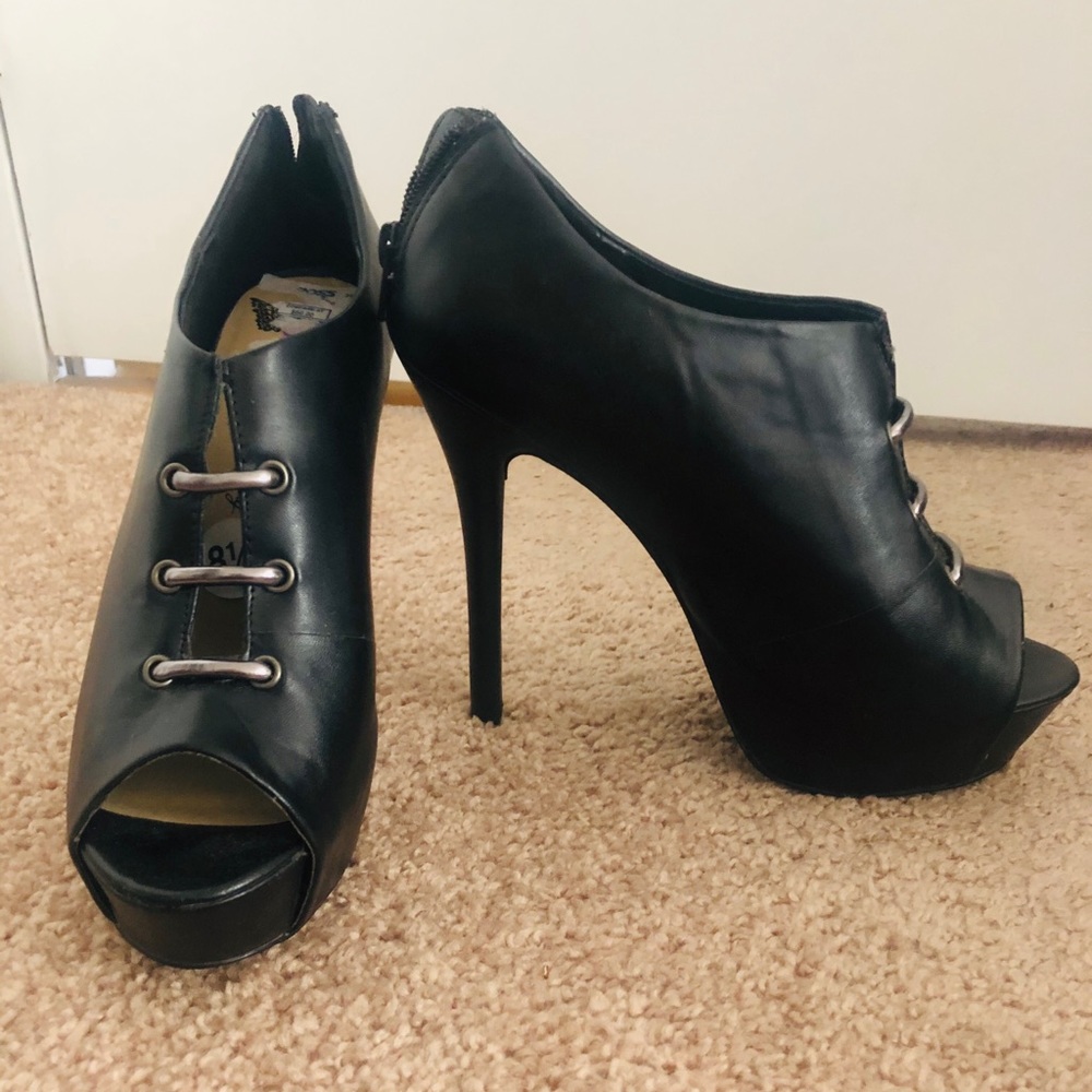 Pumps - Picture 2 of 3